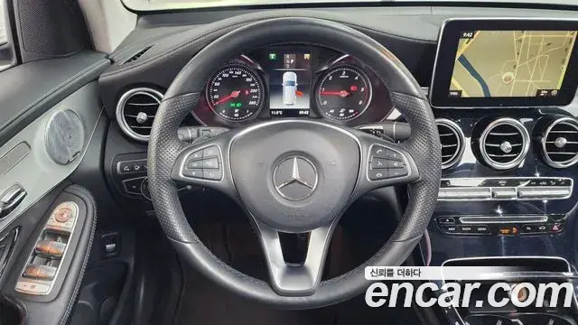 Mercedes-Benz GLC-Class 2018 — Photo 8/20