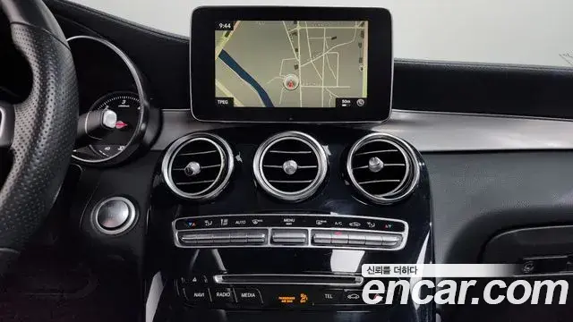 Mercedes-Benz GLC-Class 2018 — Photo 11/20