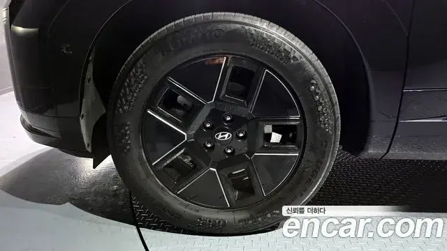 Hyundai Santa Fe 2023 — ფოტო 16/20