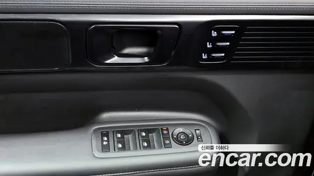 Hyundai Santa Fe 2023 — ფოტო 14/20