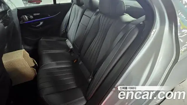 Mercedes-Benz E-Class 2023 — Şəkil 19/20