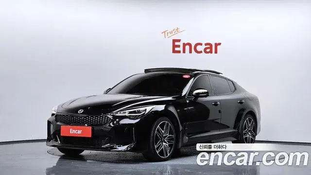 Kia Stinger 2021 — Фото 1/20