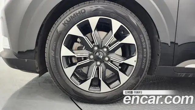 Kia Carnival 2021 — Photo 5/20
