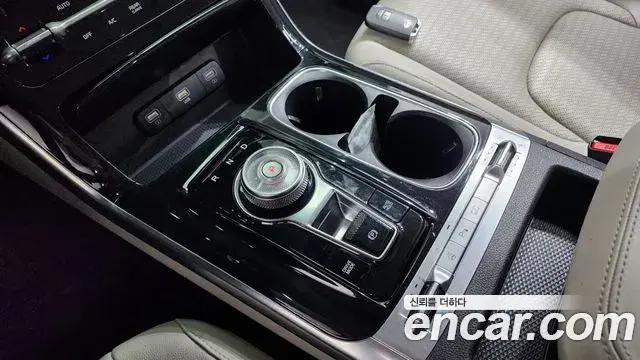 Kia Carnival 2021 — Photo 9/20