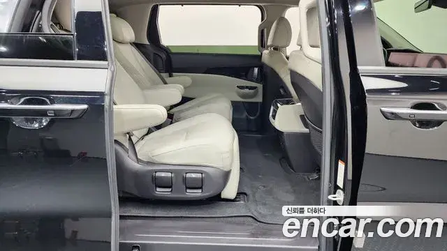 Kia Carnival 2021 — Photo 12/20