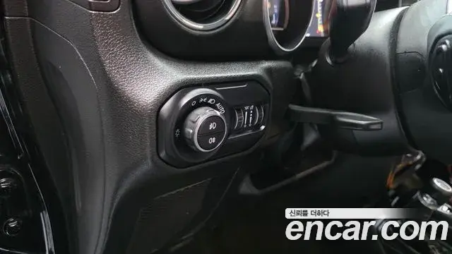 Jeep Wrangler 2022 — Фото 14/20