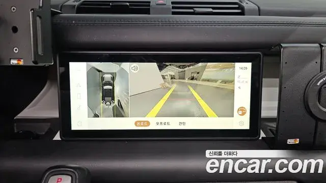 Land Rover Defender 2021 — ფოტო 18/20