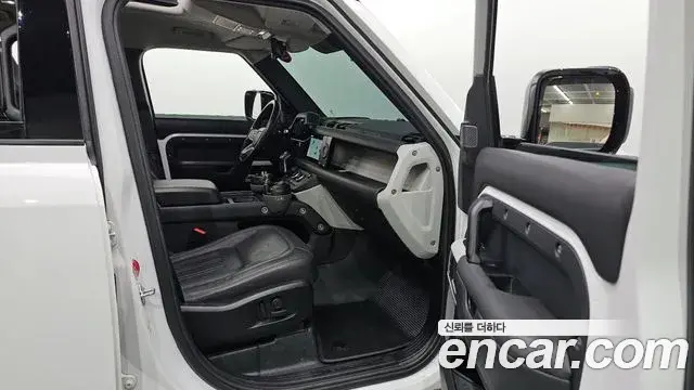 Land Rover Defender 2021 — ფოტო 16/20