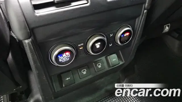 Land Rover Defender 2021 — ფოტო 13/20