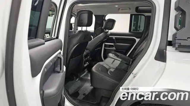 Land Rover Defender 2021 — ფოტო 19/20