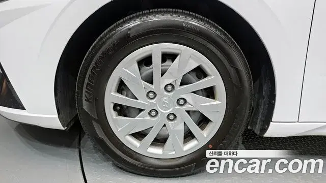 Hyundai The New Avante Hybrid 2022 — Photo 7/20