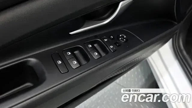 Hyundai The New Avante Hybrid 2022 — Photo 3/20