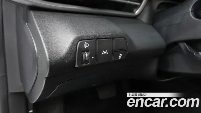 Hyundai The New Avante Hybrid 2022 — Photo 8/20