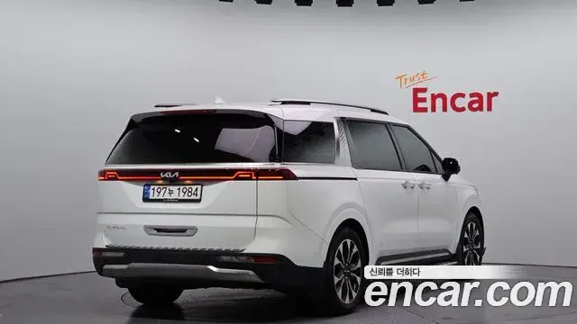 Kia Carnival 2023 — Фото 2/20