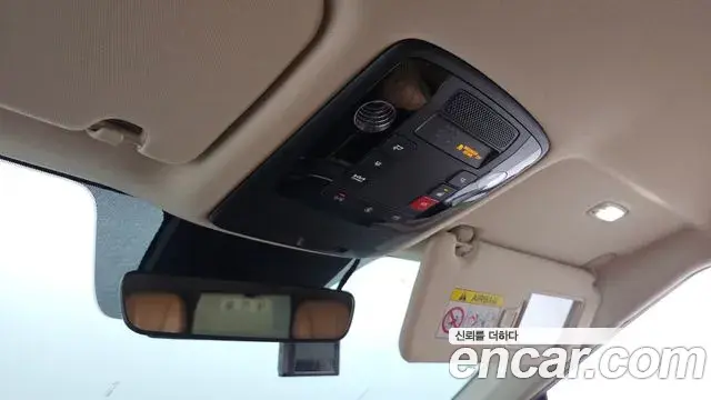 Kia Carnival 2023 — Фото 16/20