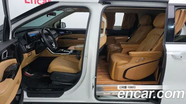 Kia Carnival 2023 — Фото 17/20