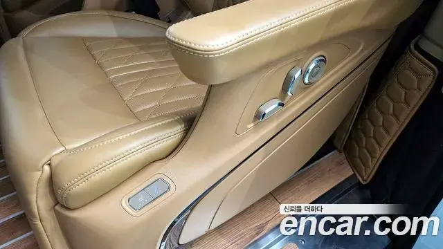 Kia Carnival 2023 — Фото 18/20