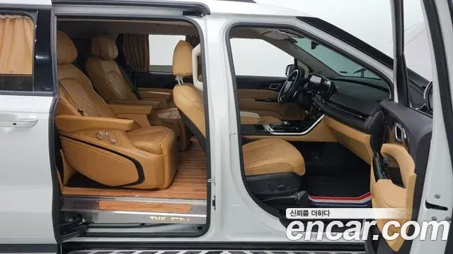 Kia Carnival 2023 — Фото 19/20