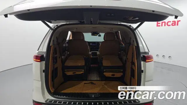 Kia Carnival 2023 — Фото 20/20