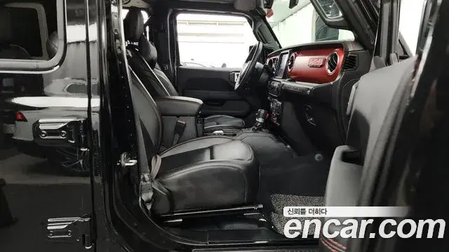 Jeep Wrangler 2023 — Şəkil 8/20