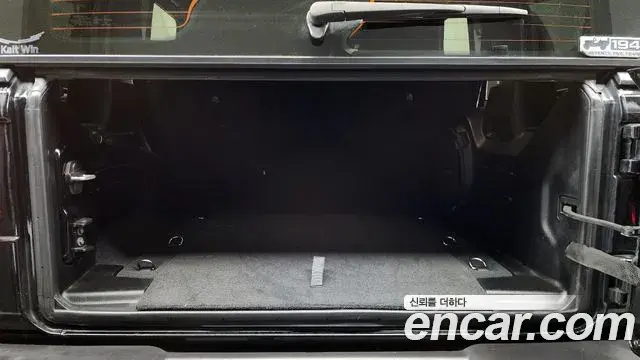 Jeep Wrangler 2023 — Şəkil 9/20
