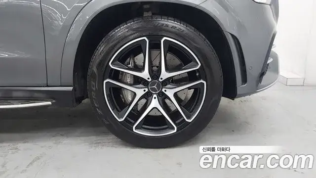 Mercedes-Benz GLE-Class 2021 — Photo 10/19