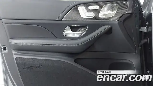 Mercedes-Benz GLE-Class 2021 — Photo 6/19
