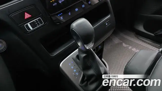 Hyundai Staria 2025 — Фото 9/20