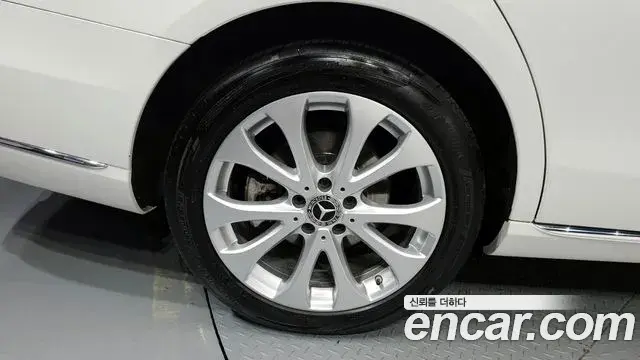 Mercedes-Benz E-Class 2019 — Şəkil 18/20