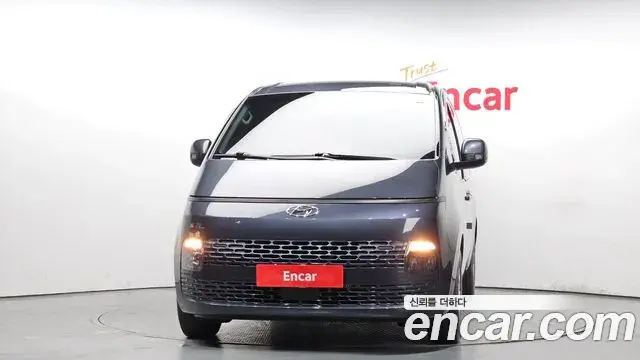 Hyundai Staria 2023 — Photo 2/20