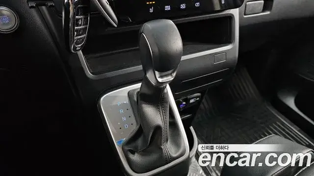 Hyundai Staria 2023 — Photo 15/20