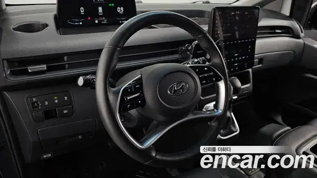Hyundai Staria 2023 — Photo 17/20