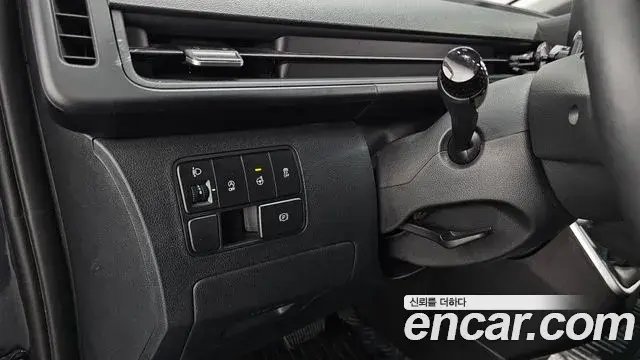 Hyundai Staria 2023 — Photo 6/20