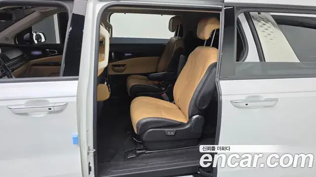 Kia Carnival 2022 — Фото 11/20