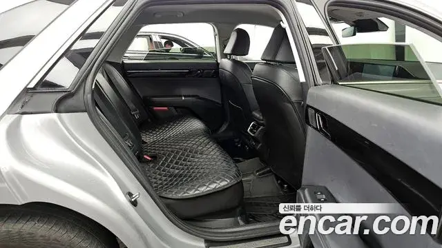 Hyundai Grandeur Hybrid 2023 — Şəkil 8/20