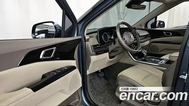 Kia Carnival 2021 — Фото 10/20