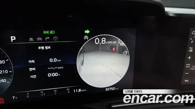 Kia Carnival 2021 — Фото 17/20