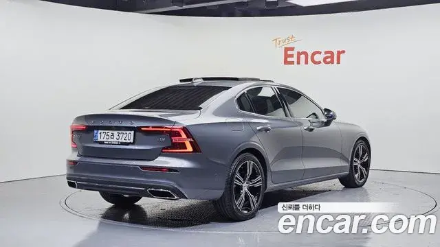Volvo S60 2021 — Photo 17/20