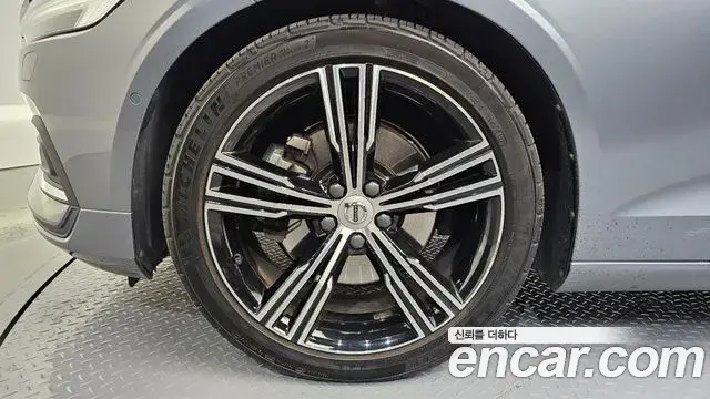 Volvo S60 2021 — Photo 10/20