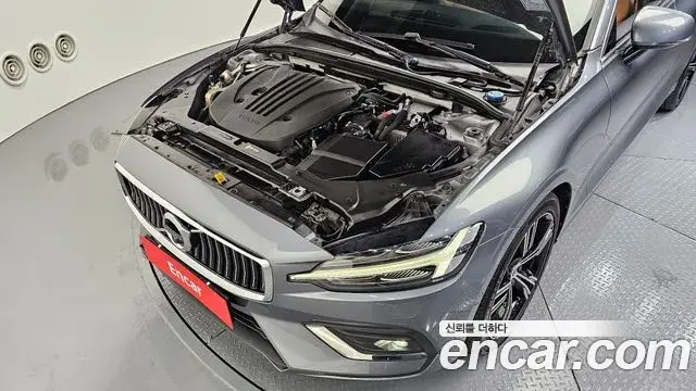 Volvo S60 2021 — Photo 5/20