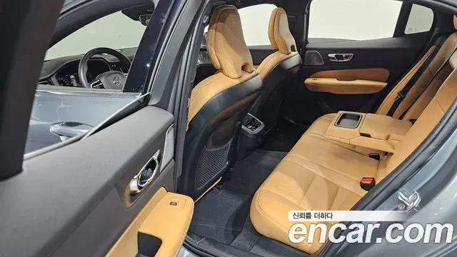 Volvo S60 2021 — Photo 7/20