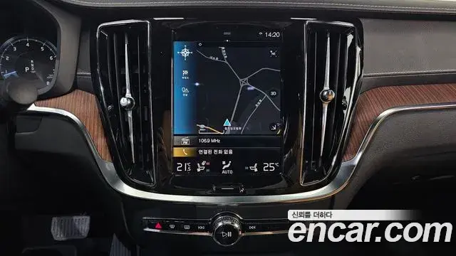 Volvo S60 2021 — Photo 9/20