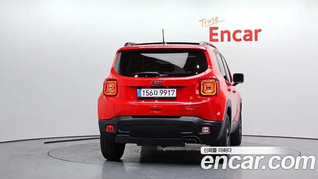 Jeep Renegade 2020 — Фото 4/20