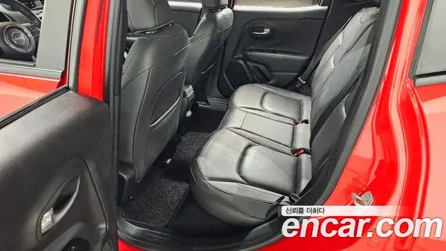 Jeep Renegade 2020 — Фото 12/20
