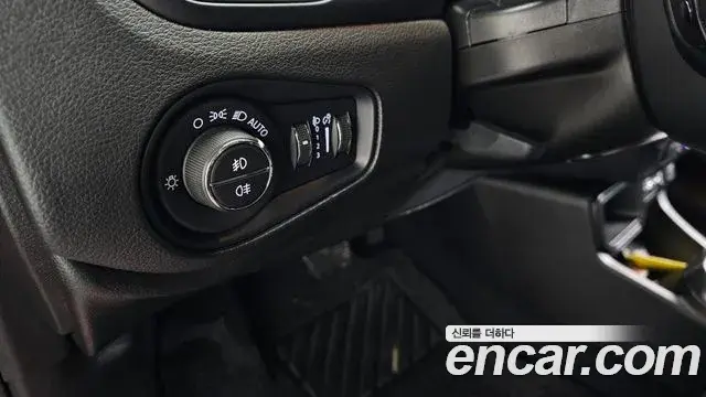 Jeep Renegade 2020 — Фото 17/20