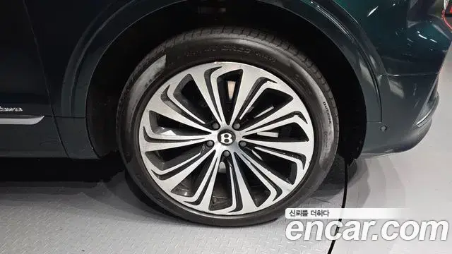 Bentley Bentayga 2024 — Şəkil 5/20