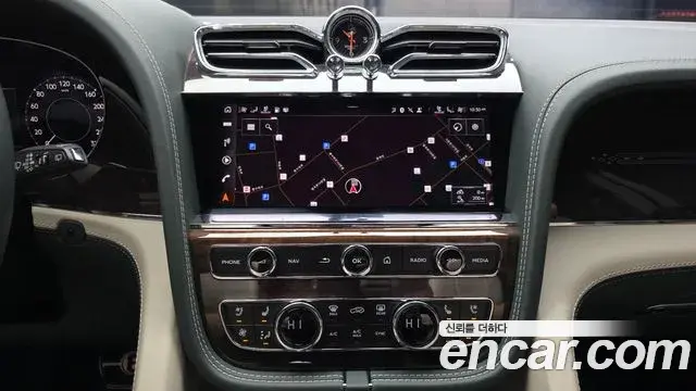 Bentley Bentayga 2024 — Şəkil 13/20