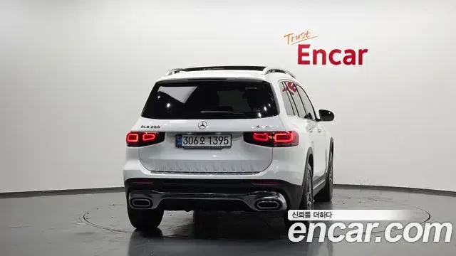 Mercedes-Benz GLB-Class 2021 — Фото 4/20