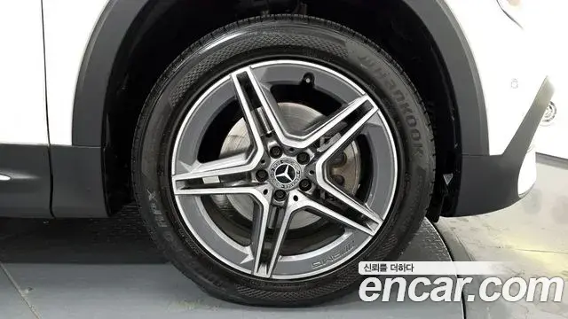 Mercedes-Benz GLB-Class 2021 — Фото 5/20