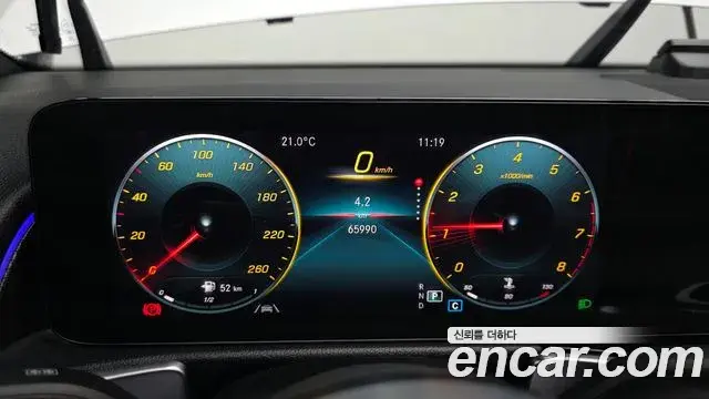 Mercedes-Benz GLB-Class 2021 — Фото 8/20